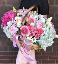 Композиция солнечный день в Юрью Цветочная композиция из Розы, Хризантемы, Пионы и Лизиантусы в корзине в Юрью