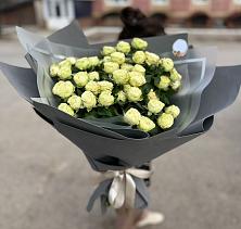 Букет Белые кустовые розы Солинеро в Юрью
