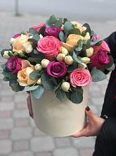 Цветочная композиция из Розы в шляпной коробке в Юрью